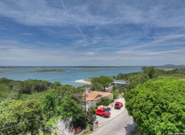 562 Cindy Dr., Canyon Lake, TX 78133
