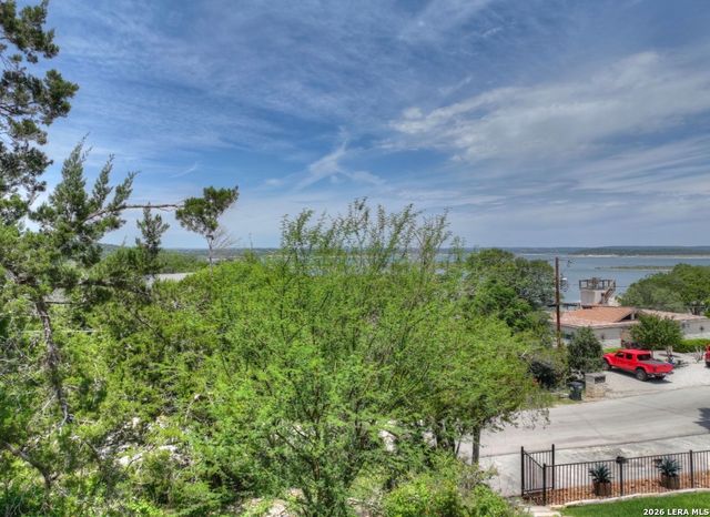 562 Cindy Dr., Canyon Lake, TX 78133
