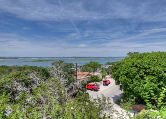 562 Cindy Dr., Canyon Lake, TX 78133