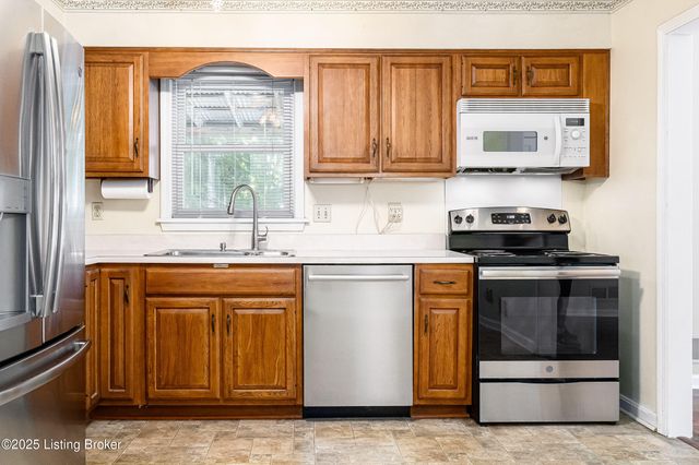 2316 Stannye Dr, Louisville, KY 40222