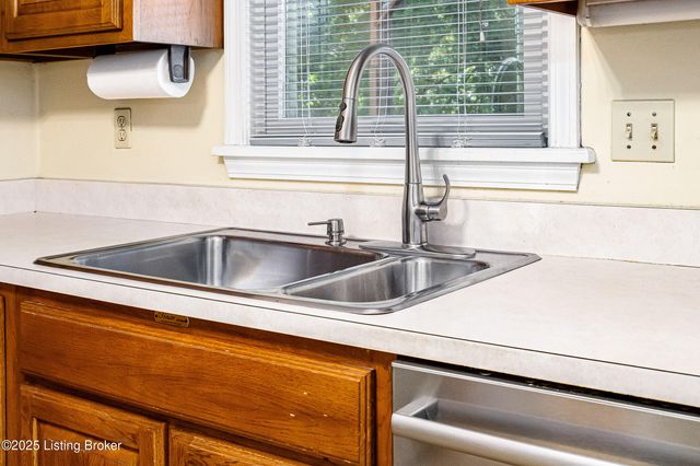 2316 Stannye Dr, Louisville, KY 40222