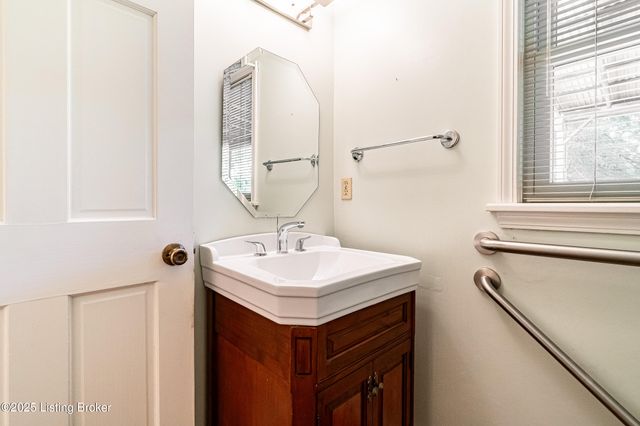 2316 Stannye Dr, Louisville, KY 40222