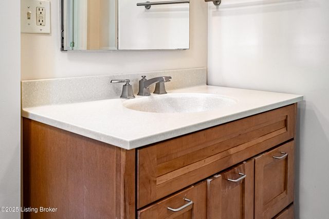 2316 Stannye Dr, Louisville, KY 40222