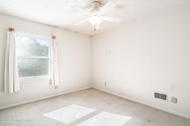 2316 Stannye Dr, Louisville, KY 40222