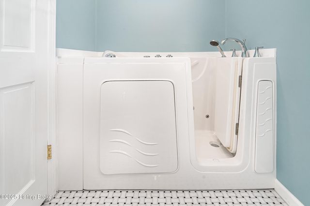 2316 Stannye Dr, Louisville, KY 40222