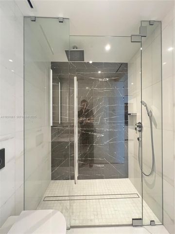 300 biscayne blvd way 806E, Miami, FL 33131