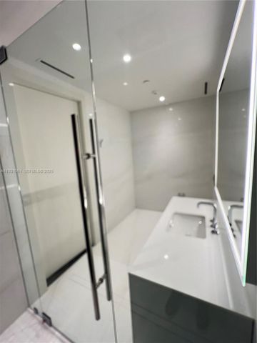 300 biscayne blvd way 806E, Miami, FL 33131