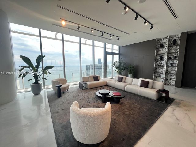 300 biscayne blvd way 806E, Miami, FL 33131