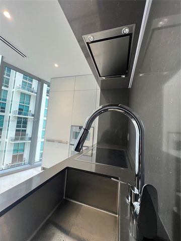 300 biscayne blvd way 806E, Miami, FL 33131