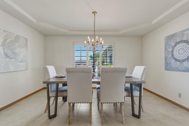 860 S Ridgemark Drive, Hollister, CA 95023