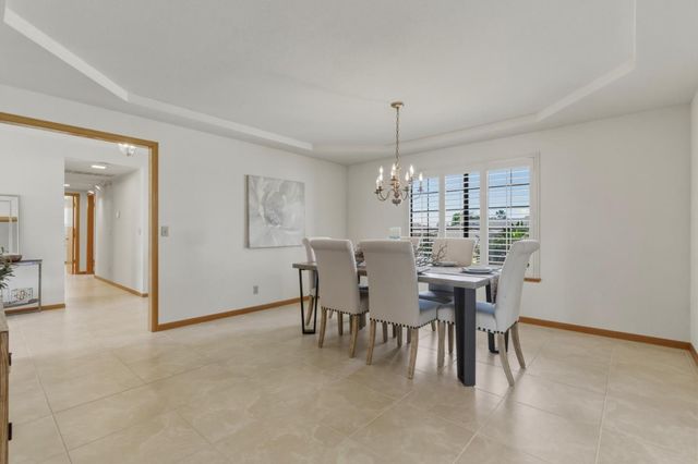 860 S Ridgemark Drive, Hollister, CA 95023