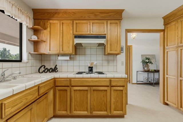 860 S Ridgemark Drive, Hollister, CA 95023