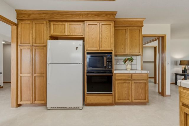860 S Ridgemark Drive, Hollister, CA 95023