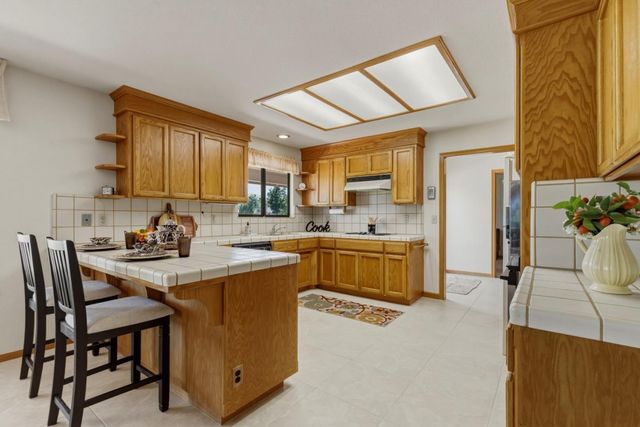 860 S Ridgemark Drive, Hollister, CA 95023