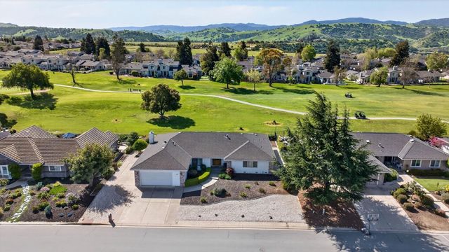 860 S Ridgemark Drive, Hollister, CA 95023