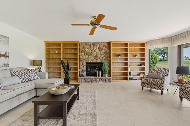 860 S Ridgemark Drive, Hollister, CA 95023