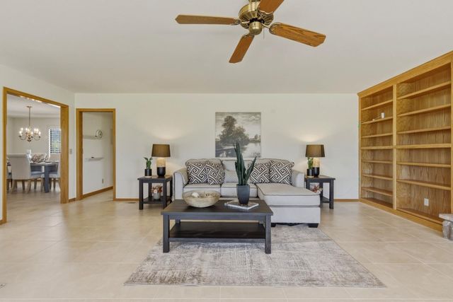 860 S Ridgemark Drive, Hollister, CA 95023