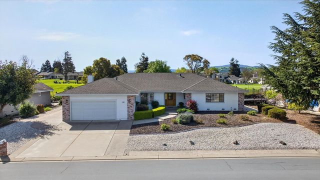 860 S Ridgemark Drive, Hollister, CA 95023