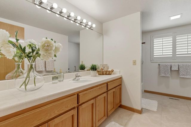 860 S Ridgemark Drive, Hollister, CA 95023