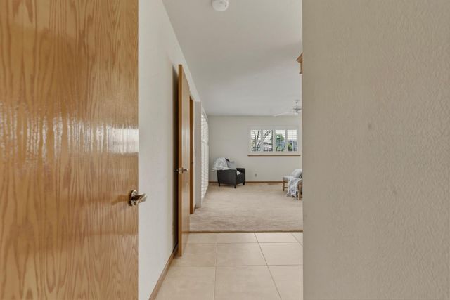 860 S Ridgemark Drive, Hollister, CA 95023