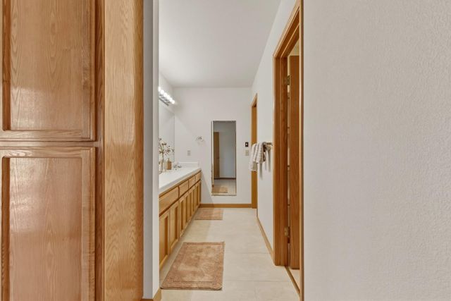 860 S Ridgemark Drive, Hollister, CA 95023
