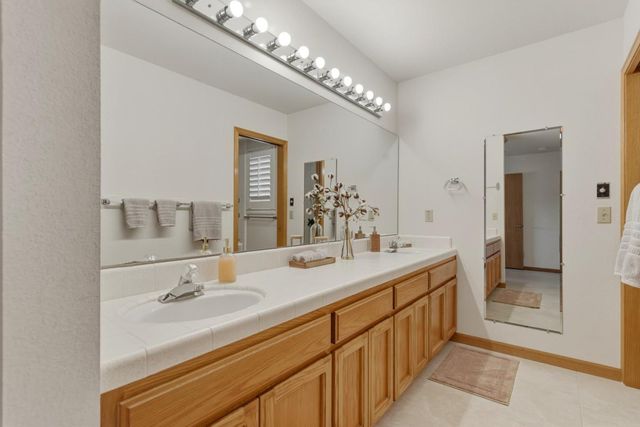 860 S Ridgemark Drive, Hollister, CA 95023