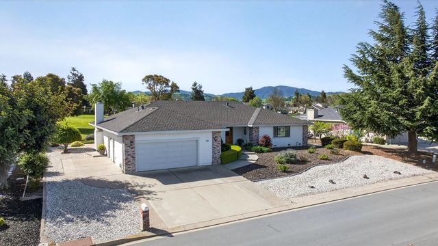 860 S Ridgemark Drive, Hollister, CA 95023