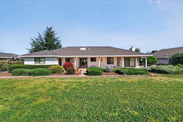 860 S Ridgemark Drive, Hollister, CA 95023