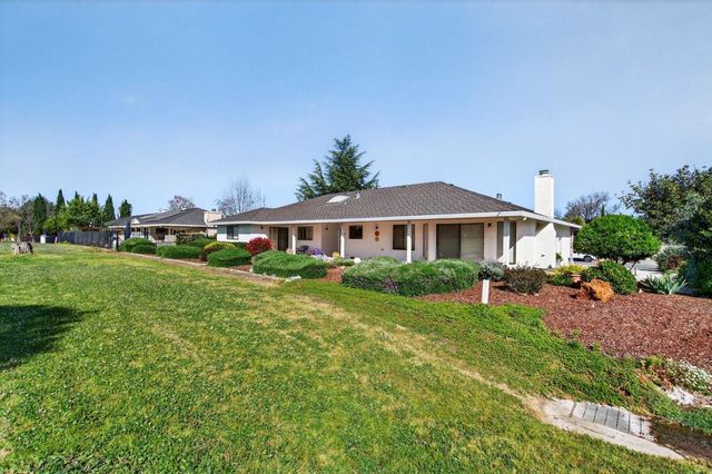 860 S Ridgemark Drive, Hollister, CA 95023