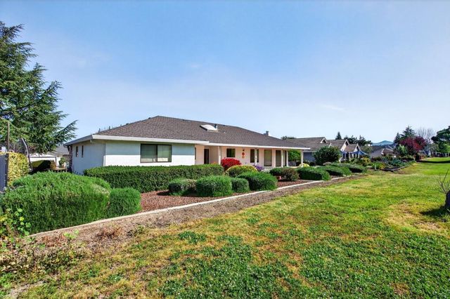 860 S Ridgemark Drive, Hollister, CA 95023