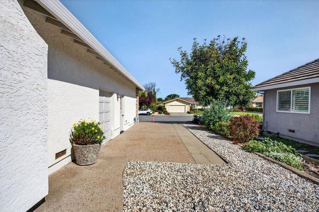 860 S Ridgemark Drive, Hollister, CA 95023