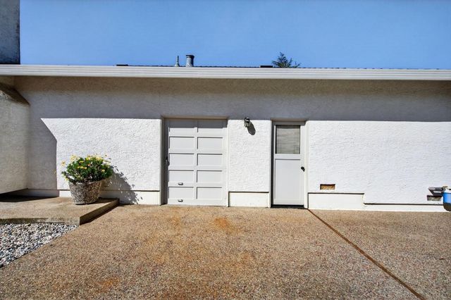 860 S Ridgemark Drive, Hollister, CA 95023