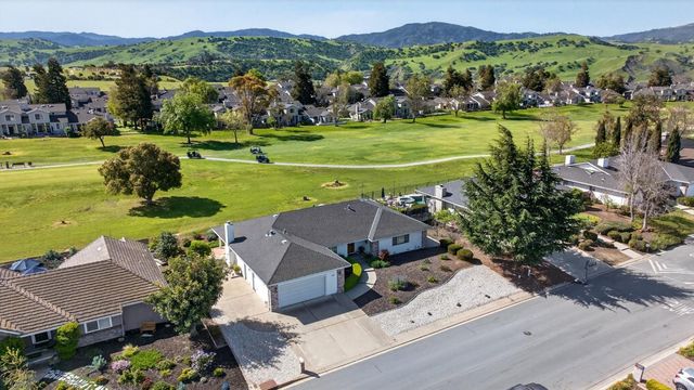 860 S Ridgemark Drive, Hollister, CA 95023