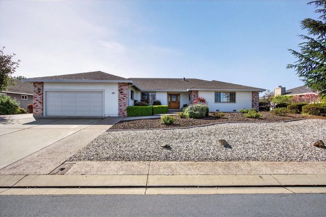 860 S Ridgemark Drive, Hollister, CA 95023