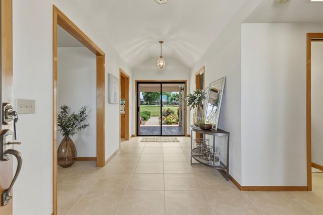 860 S Ridgemark Drive, Hollister, CA 95023