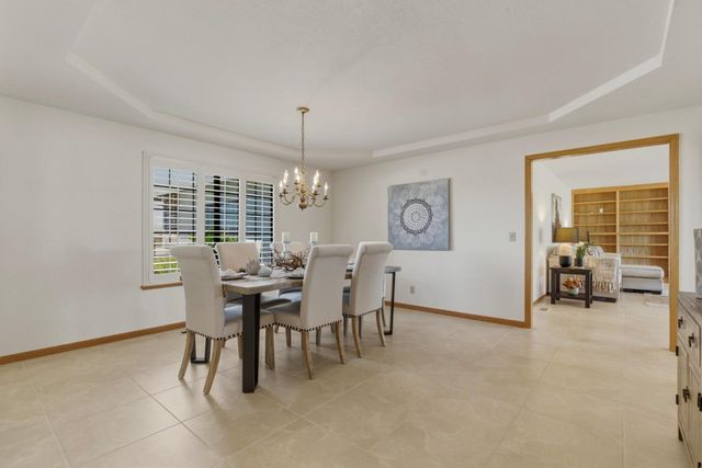 860 S Ridgemark Drive, Hollister, CA 95023