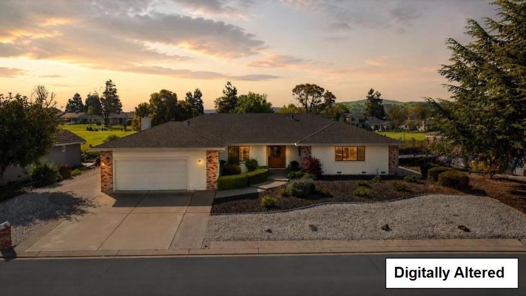860 S Ridgemark Drive, Hollister, CA 95023