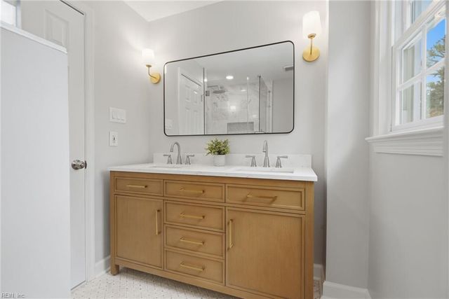 960 Lindsley DR, Virginia Beach, VA 23454