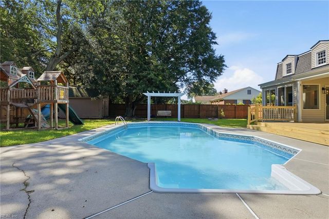 960 Lindsley DR, Virginia Beach, VA 23454