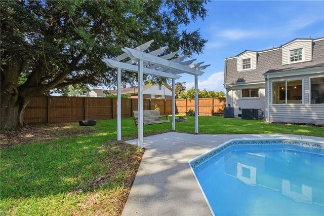 960 Lindsley DR, Virginia Beach, VA 23454
