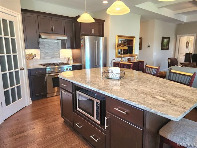 10 Autumn Lane, Orchard Park, NY 14127