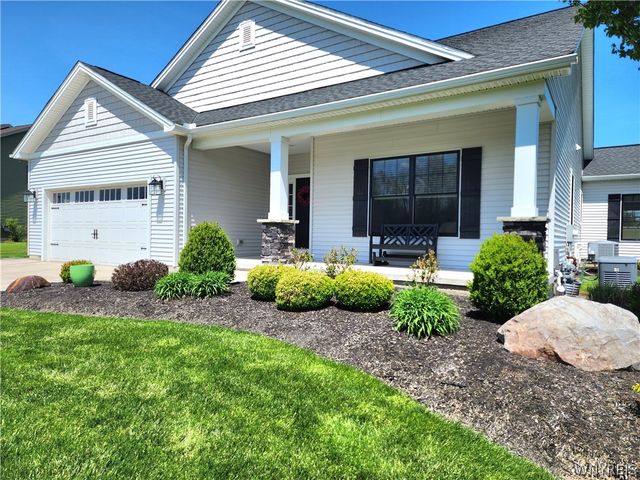 10 Autumn Lane, Orchard Park, NY 14127