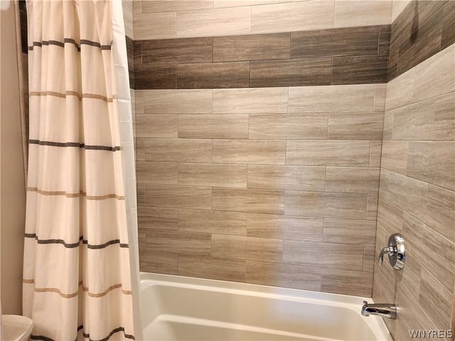 10 Autumn Lane, Orchard Park, NY 14127
