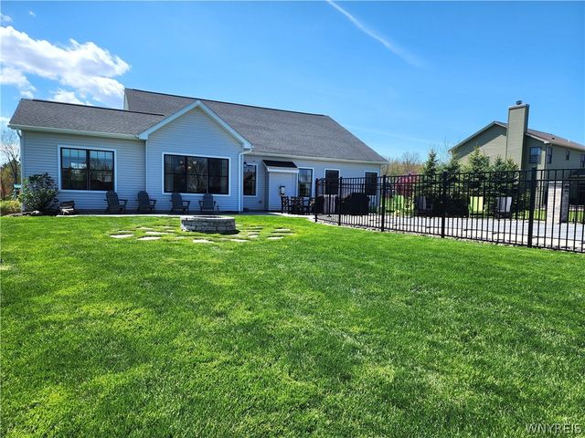 10 Autumn Lane, Orchard Park, NY 14127