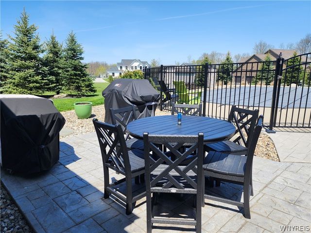 10 Autumn Lane, Orchard Park, NY 14127