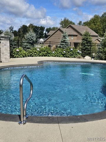 10 Autumn Lane, Orchard Park, NY 14127