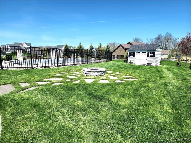 10 Autumn Lane, Orchard Park, NY 14127