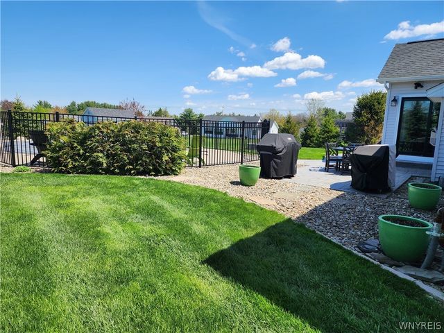 10 Autumn Lane, Orchard Park, NY 14127