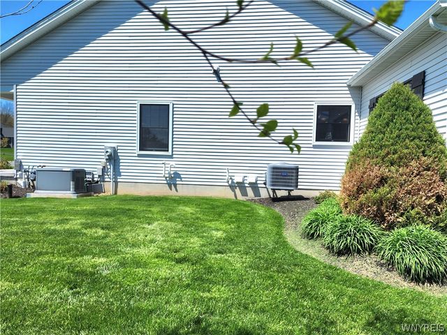 10 Autumn Lane, Orchard Park, NY 14127