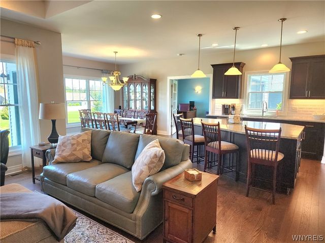 10 Autumn Lane, Orchard Park, NY 14127